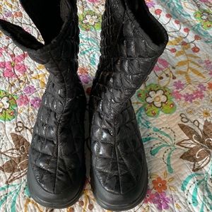 The North Face thermoball lightweight winter boots